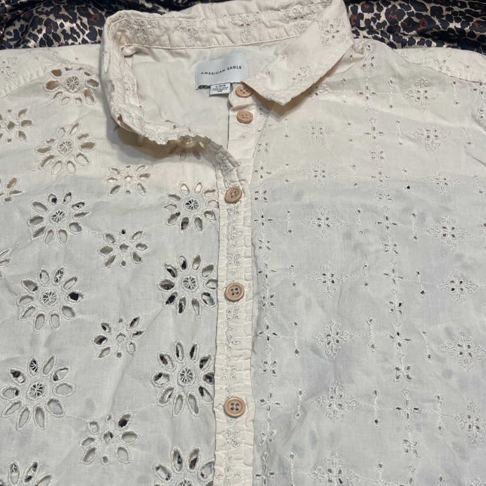 American Eagle Button Down Cream Floral Shirt - Picture 9 of 11